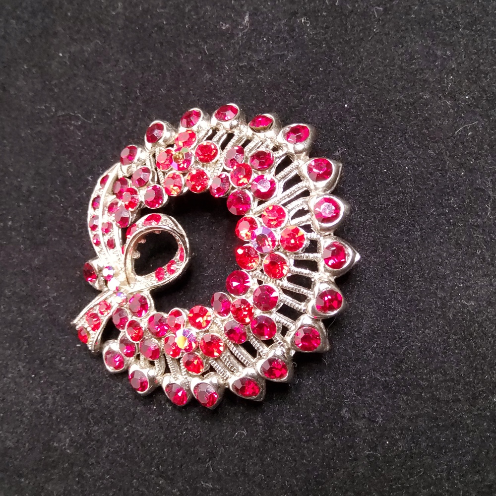Brooch Silverstone red rhinestones